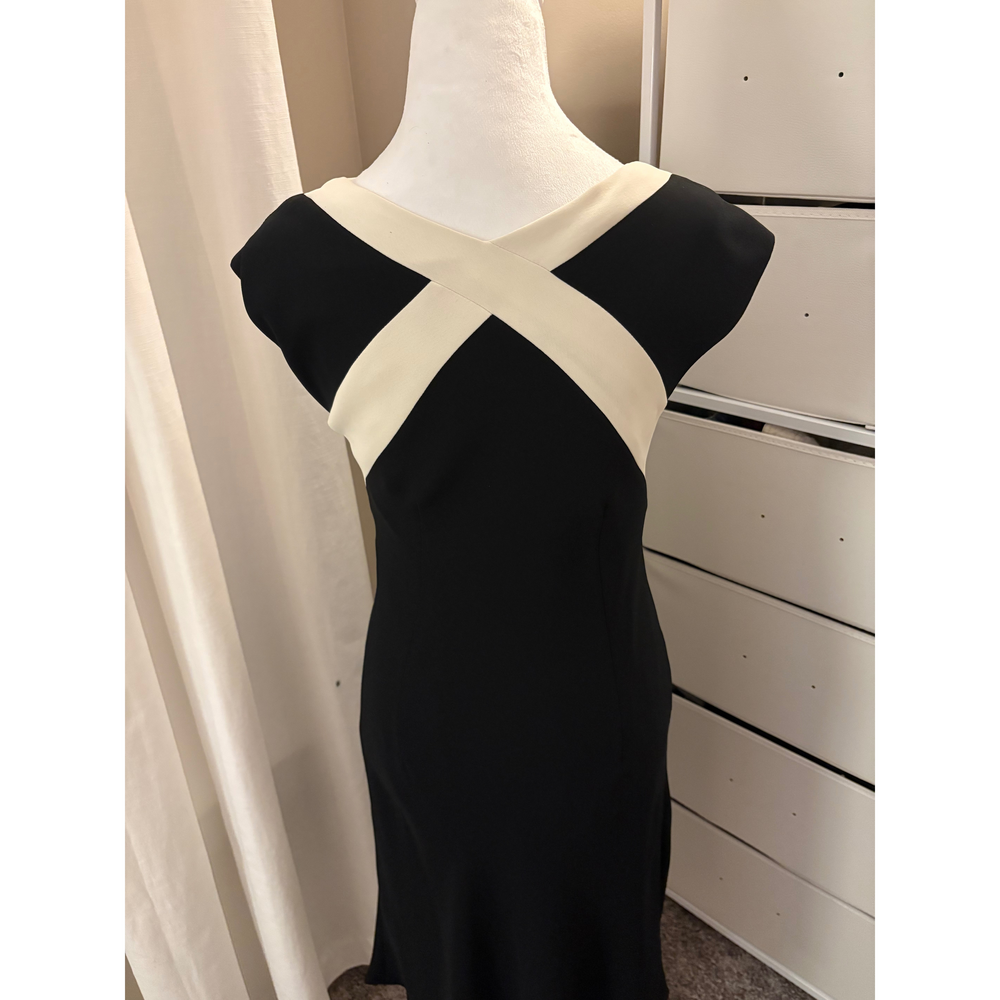 Amanda Smith Dress in Black - Picture 2 of 6